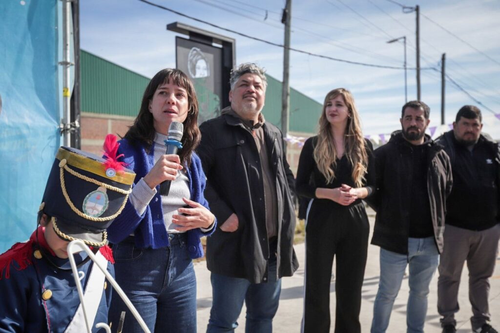 CECI SOLER ESTUVO EN LA INAUGURACIÓN DEL PASEO DE LA LEALTAD EN QUILMES OESTE 1