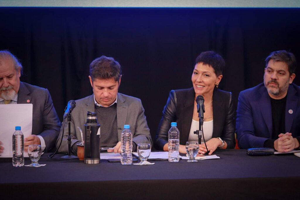 thumbnail_MAYRA Y AXEL KICILLOF CERRARON EL ENCUENTRO BONARENSE DE CIENCIA Y UNIVERSIDAD EN LA UNQ (3)