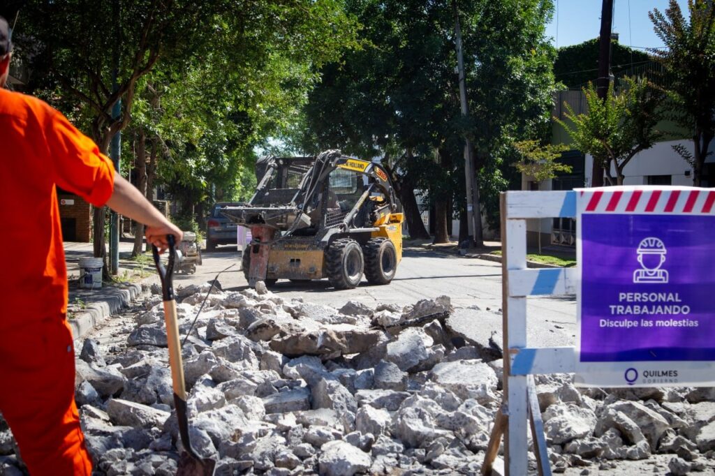 EL MUNICIPIO CONTINÚA CON TRABAJOS DE BACHEO CON HORMIGÓN Y TOMADO DE JUNTAS Y FISURAS (2)