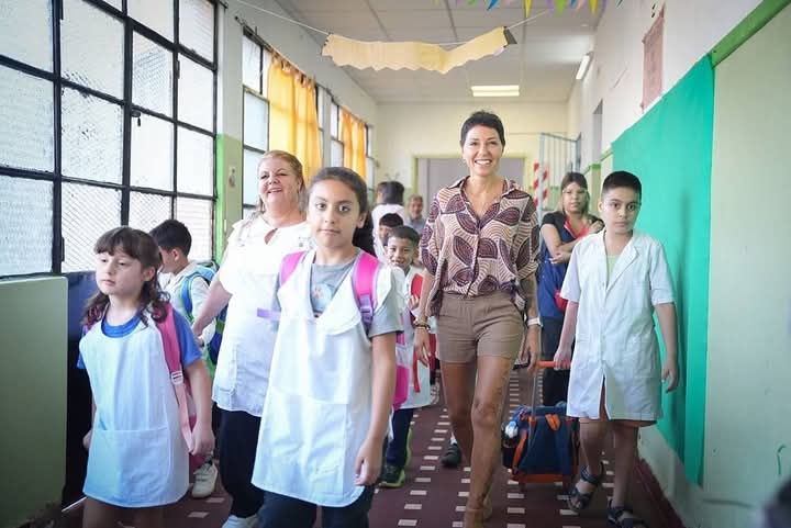 thumbnail_MAYRA ENCABEZÓ EL ACTO DE INICIO DEL CICLO LECTIVO 2025 EN LA EP 3 DE QUILMES OESTE Y ENTREGÓ KITS ESCOLARES (1)