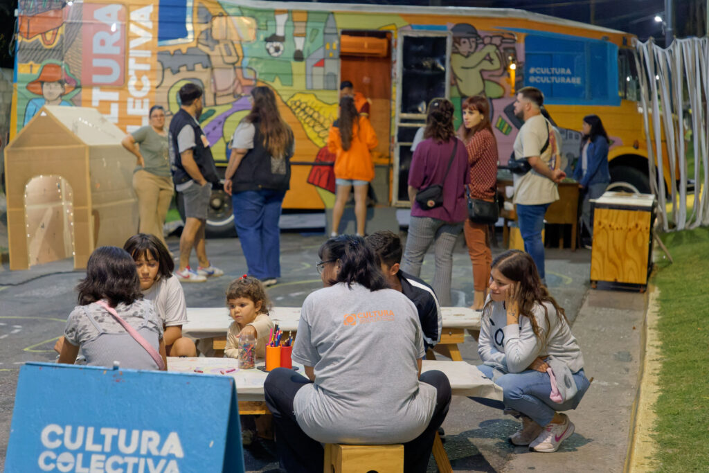 BERAZATEGUI DISFRUTÓ DE LA NOCHE DE LOS MUSEOS (2) (1)