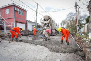 MAYRA RECORRIÓ LA OBRA DE PAVIMENTOS DEL BARRIO VECINAL DE SAN FRANCISCO SOLANO JUNTO A VECINOS Y VECINAS (4)