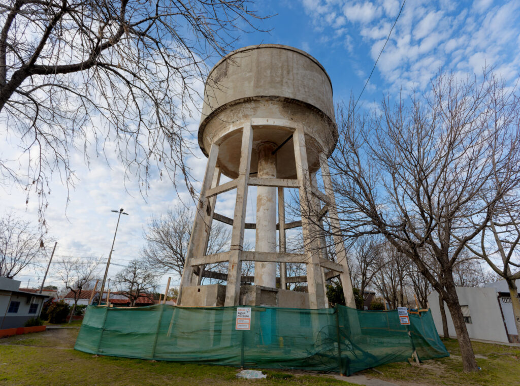 Realizan trabajos de renovación en el tanque de agua del barrio AOT