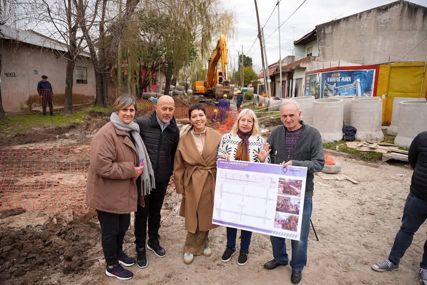 thumbnail_MAYRA SE REUNIÓ CON VECINOS Y SUPERVISÓ UNA IMPORTANTE OBRA DE DESAGÜES PLUVIALES EN VILLA LA FLORIDA (1)