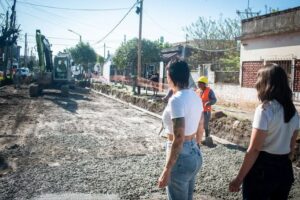 thumbnail_MAYRA SUPERVISÓ EL INICIO DE LOS TRABAJOS DE PAVIMENTO EN LOS BARRIOS 1º DEMAYO Y MONTEVERDE DE SAN FRNCISCO SOLANO 4