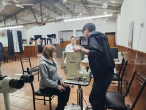 Berazategui continúa con sus controles oftalmológicos gratuitos en los barrios