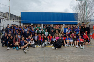 Carlos Balor estuvo presente en la Copa Solidaria de Vóley (2)