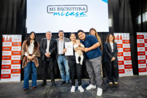 Carlos Balor y el ministro Bianco entregaron más de 540 trámites de propiedad (5)