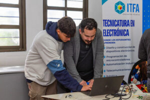 Estudiantes berazateguenses participan de un concurso nacional de tecnología espacial (3)